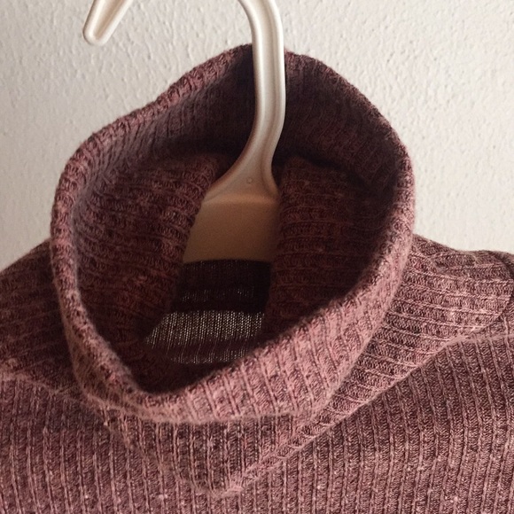 Turtle neck sweater from Xhilaration - Picture 3 of 4